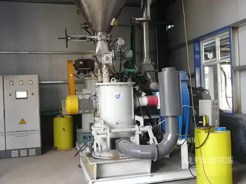 TSM<a href=http://zhgho2y.cn/chanpin/144.html target=_blank class=infotextkey><a href=http://zhgho2y.cn/chanpin/145.html target=_blank class=infotextkey>小蘇打</a></a>粉碎機(jī)設(shè)備實(shí)例圖